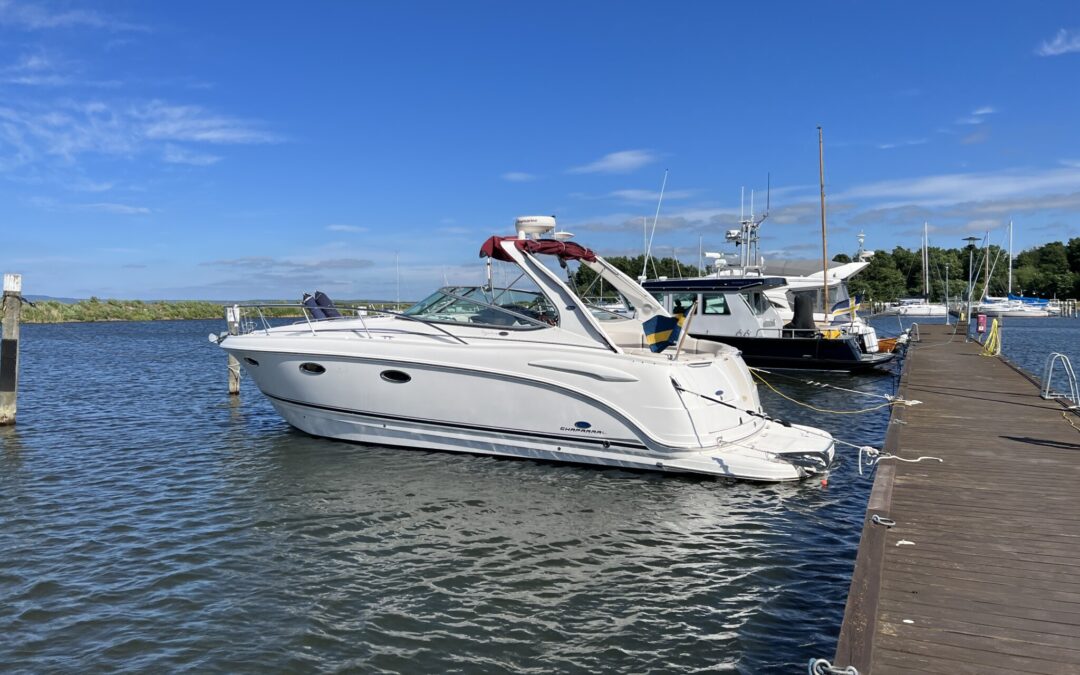 Chaparral Signature 330