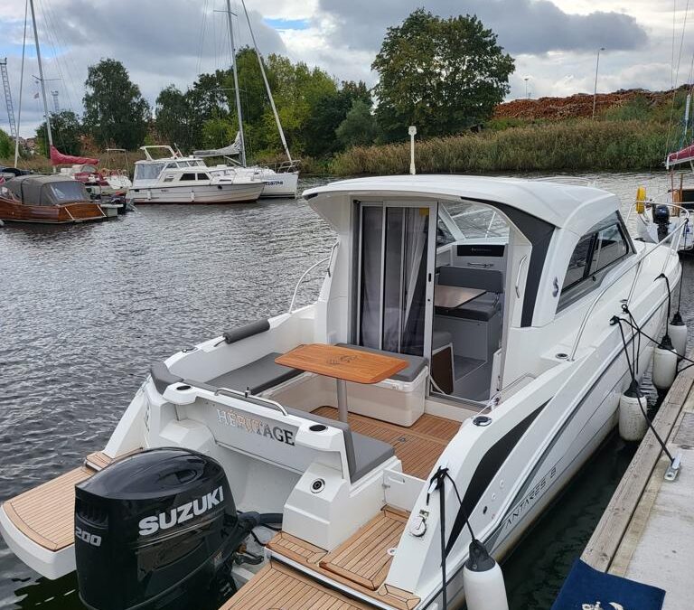 Beneteau Antares 8